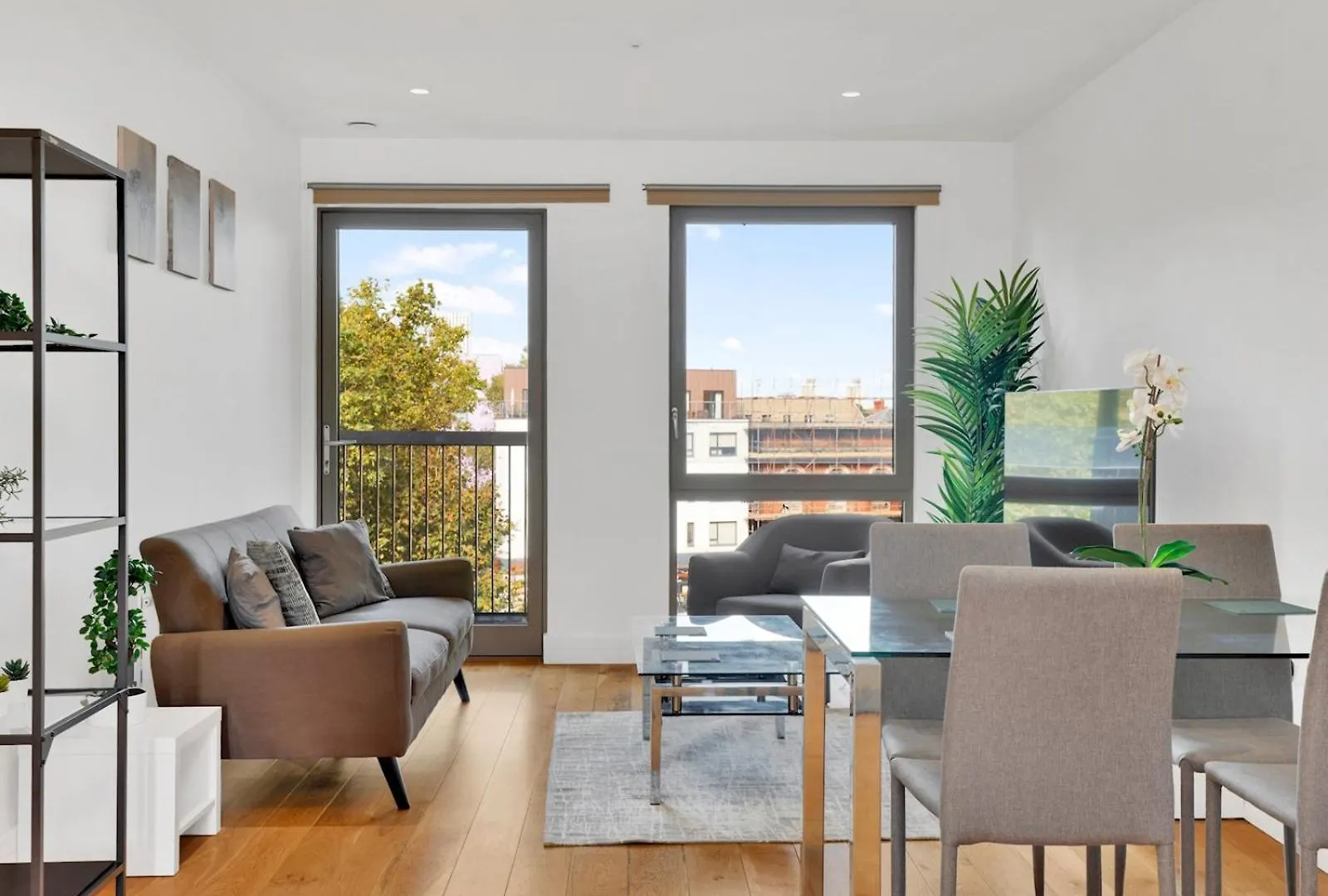 Pass The Keys Spacious 2-Bedroom Apartment location
